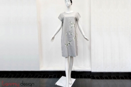 Round-collar dress with chrysanthemum-branch embroidery